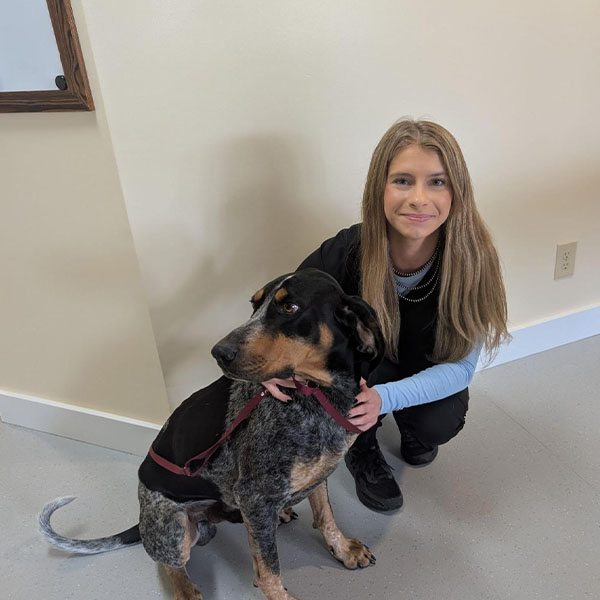 Hannah Veterinary Assistant and Lead Kennel Attendant